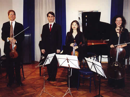 Susanne Mueller Salzburg spielt Violoncello im Klavierquartett